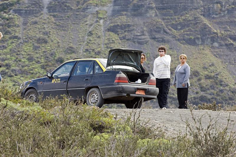 20071213 121438 D2X 4200x2800.jpg - Taxi please, Torres del Paine National Park